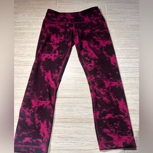 Lululemon Purple and Black Capri Leggings
Size 4